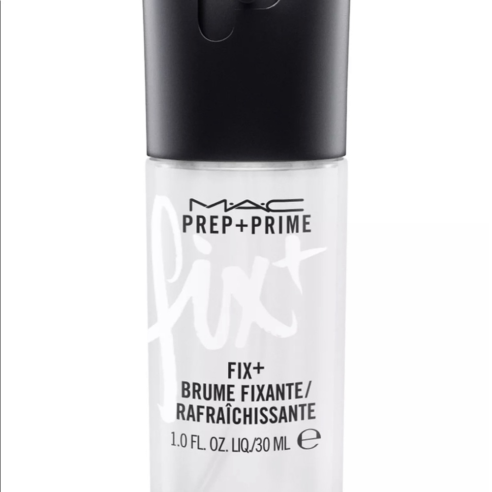 NWT Mini MAC Prep + Prime Fix+ 1 oz. Bundle & save on this make up essential.
